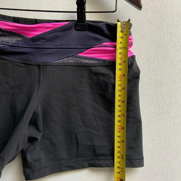 Lululemon Athletica Groove Short reversible/low rise shorts  Sz 10 - Picture 4 of 6